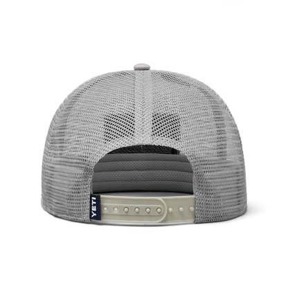 Cap mit flacher Krempe
