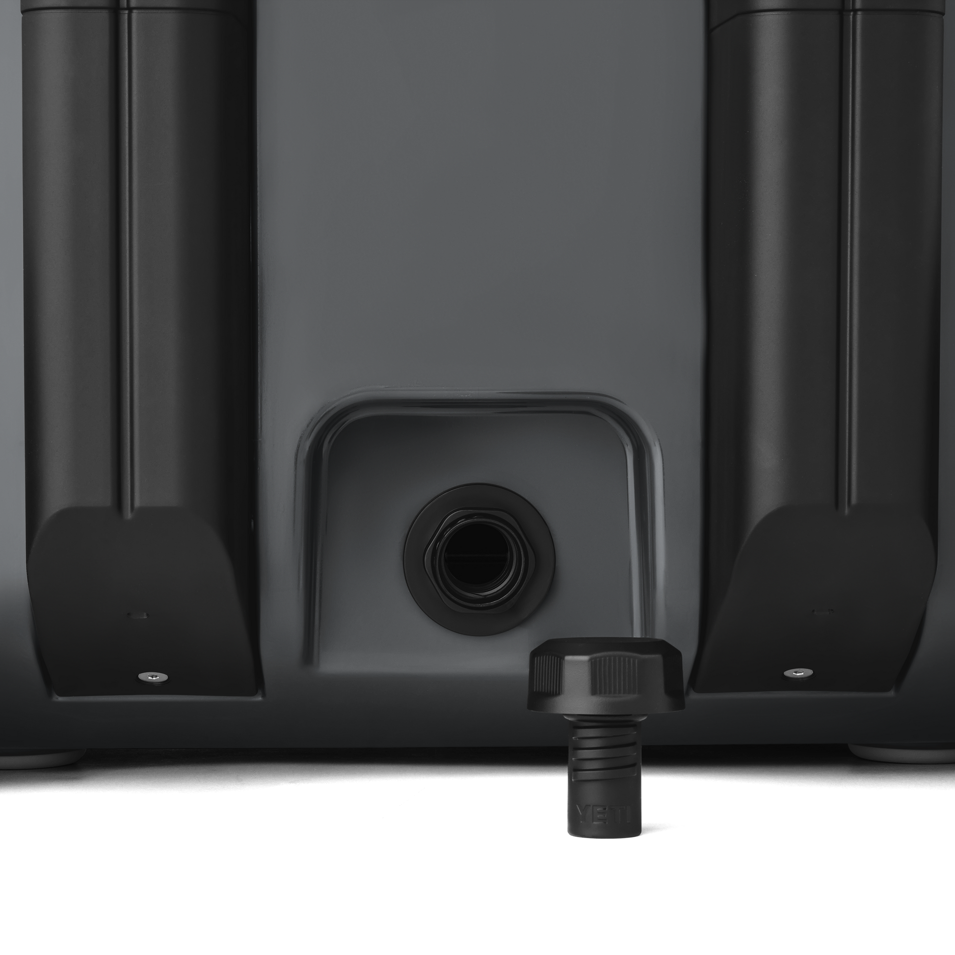 YETI Roadie® 32 Kühlbox auf Rädern Charcoal