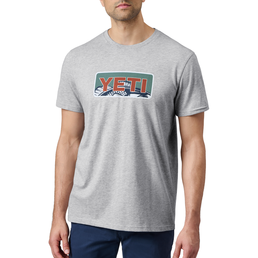 YETI Kurzarm-T-Shirt mit Barsch-Badge Heather Grey
